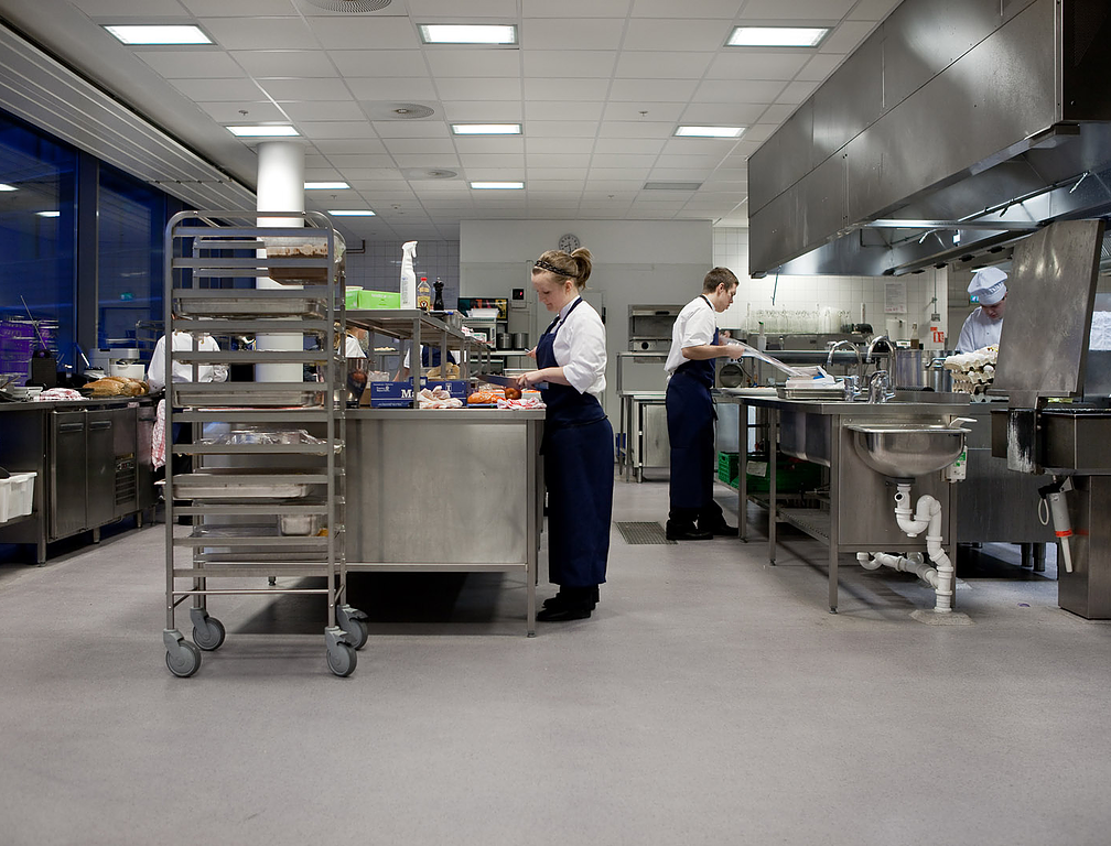 Acrylicon resin flooring and wall system in a commercial kitchen